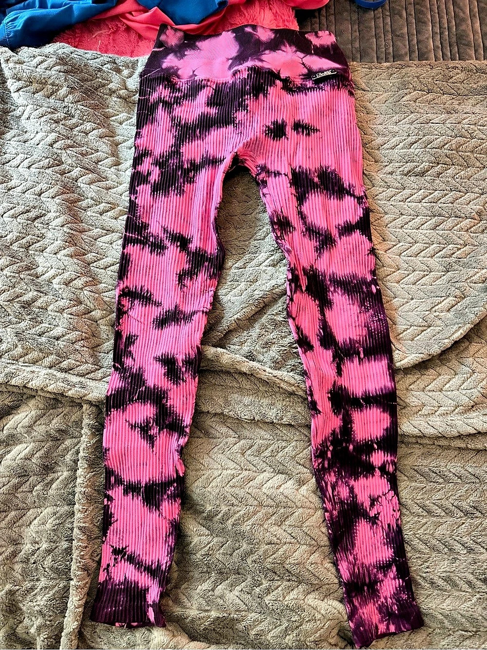 Bombshell Sportswear Tie Dye Seamless Ribbed Leggings Pink & Black Like New